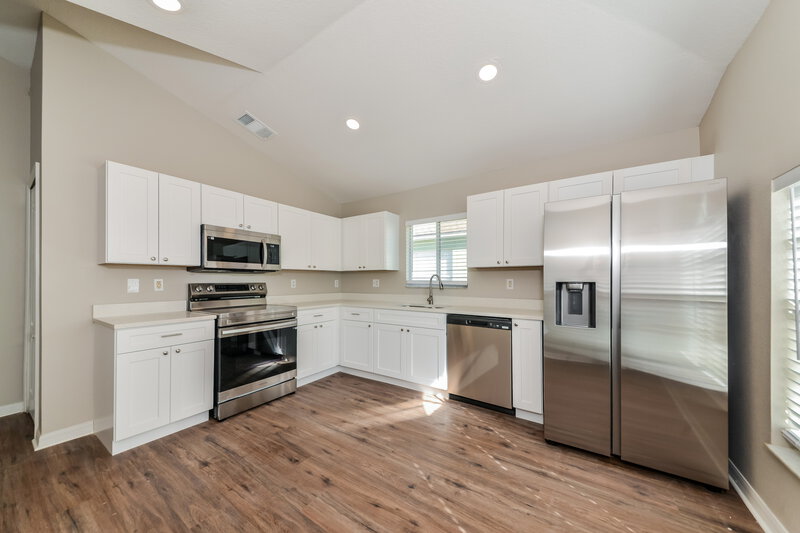 3,430/Mo, 12807 Kings Lake Dr Gibsonton, FL 33534 Kitchen View