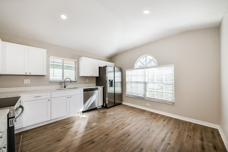 3,430/Mo, 12807 Kings Lake Dr Gibsonton, FL 33534 Kitchen View 2