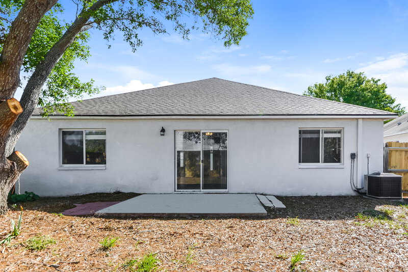 3,430/Mo, 12807 Kings Lake Dr Gibsonton, FL 33534 Rear View
