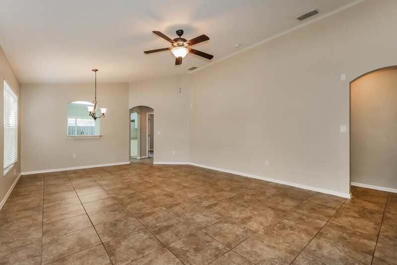2,225/Mo, 402 Maple Pointe Dr Seffner, FL 33584 Living Room View