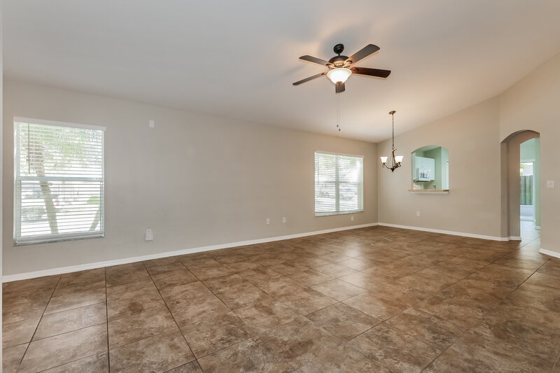 2,225/Mo, 402 Maple Pointe Dr Seffner, FL 33584 Dining Room View