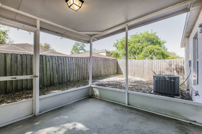 2,225/Mo, 402 Maple Pointe Dr Seffner, FL 33584 Sun Room View