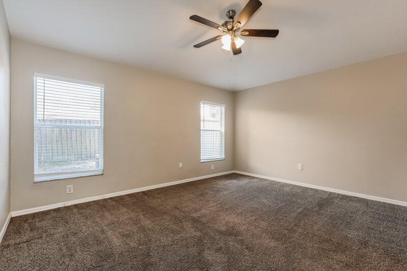 2,225/Mo, 402 Maple Pointe Dr Seffner, FL 33584 Main Bedroom View