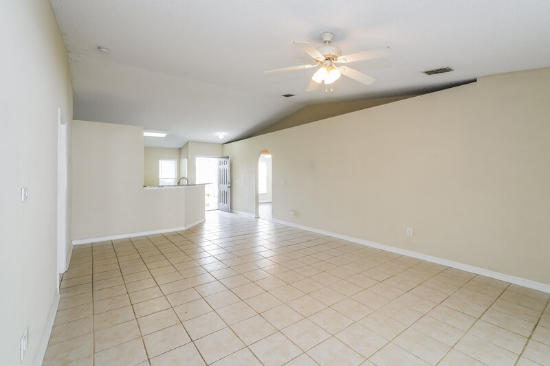 2,130/Mo, 4606 Horseshoe Pick Ln Valrico, FL 33594 Living Room View