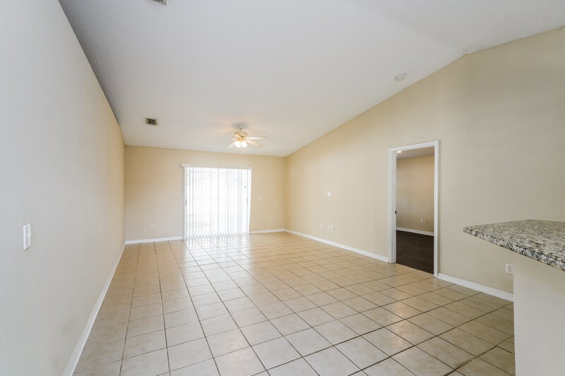 2,130/Mo, 4606 Horseshoe Pick Ln Valrico, FL 33594 Living Room View 2