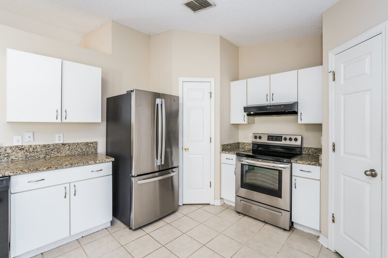 2,130/Mo, 4606 Horseshoe Pick Ln Valrico, FL 33594 Kitchen View