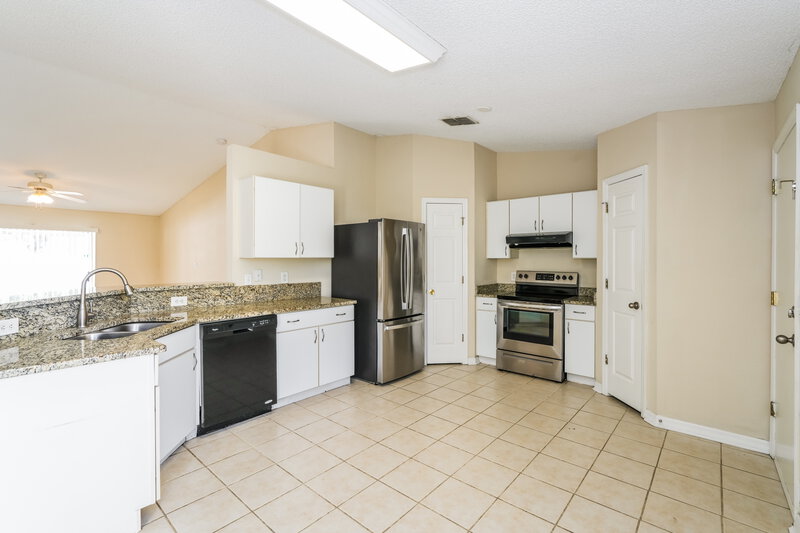 2,130/Mo, 4606 Horseshoe Pick Ln Valrico, FL 33594 Kitchen View 2