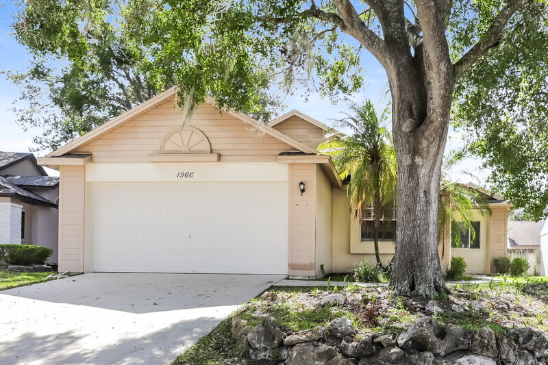 2,010/Mo, 1966 Erin Brooke Dr Valrico, FL 33594 External View
