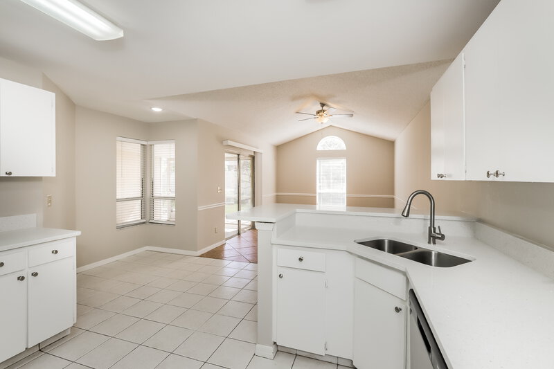 2,010/Mo, 1966 Erin Brooke Dr Valrico, FL 33594 Kitchen View