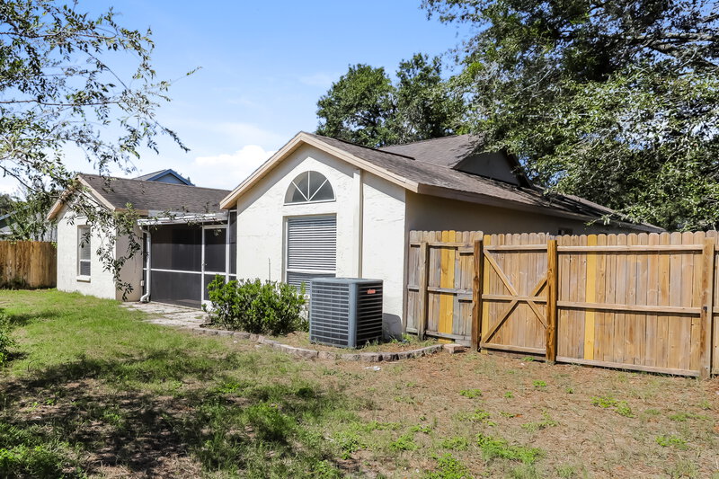 2,010/Mo, 1966 Erin Brooke Dr Valrico, FL 33594 Rear View