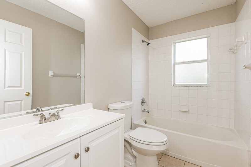 2,235/Mo, 9837 Morris Glen Way Temple Terrace, FL 33637 Main Bathroom View