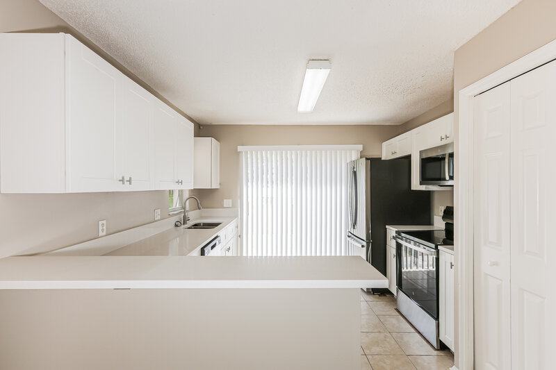 2,235/Mo, 9837 Morris Glen Way Temple Terrace, FL 33637 Kitchen View 3