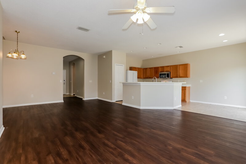 2,070/Mo, 502 Magnolia Pointe Ct Seffner, FL 33584 Living Room View