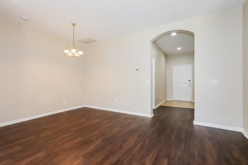 2,070/Mo, 502 Magnolia Pointe Ct Seffner, FL 33584 Living Room View 2