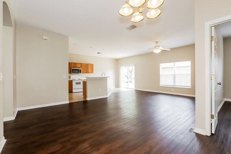 2,070/Mo, 502 Magnolia Pointe Ct Seffner, FL 33584 Living Room View 3