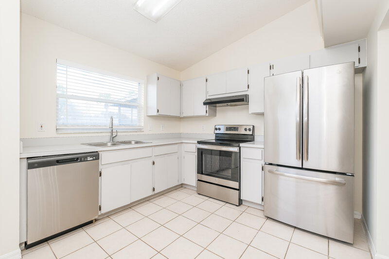 3,820/Mo, 10147 Cedar Dune Dr Tampa, FL 33624 Kitchen View 2