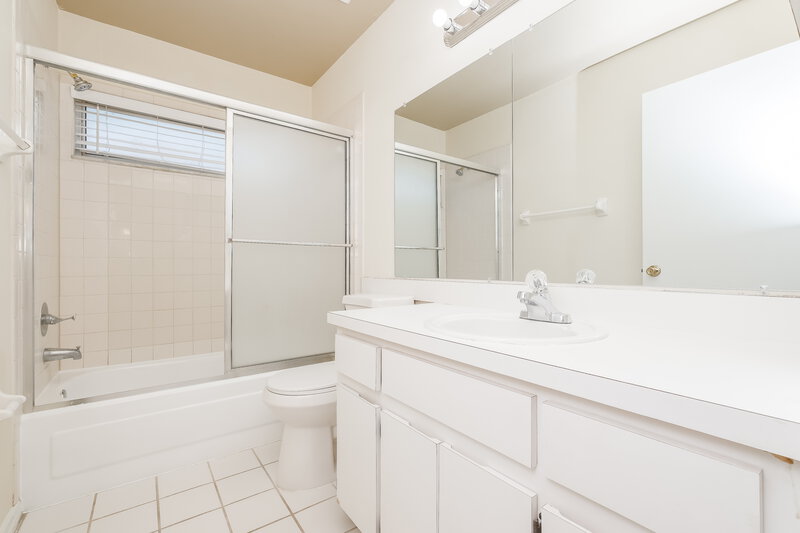 3,820/Mo, 10147 Cedar Dune Dr Tampa, FL 33624 Bathroom View