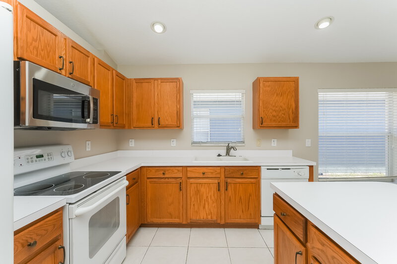 2,605/Mo, 3004 Prairie Iris Dr Land O' Lakes, FL 34638 Kitchen View