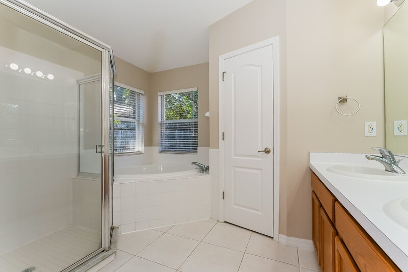 2,605/Mo, 3004 Prairie Iris Dr Land O' Lakes, FL 34638 Main Bathroom View