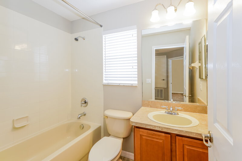 1,930/Mo, 12632 Saulston Pl Hudson, FL 34669 Bathroom View