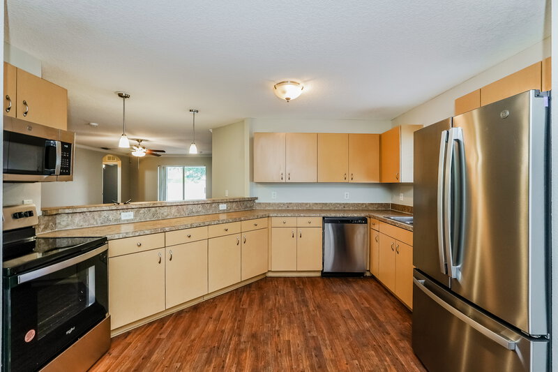 1,920/Mo, 2117 Pleasure Run Dr Ruskin, FL 33570 Kitchen View 2