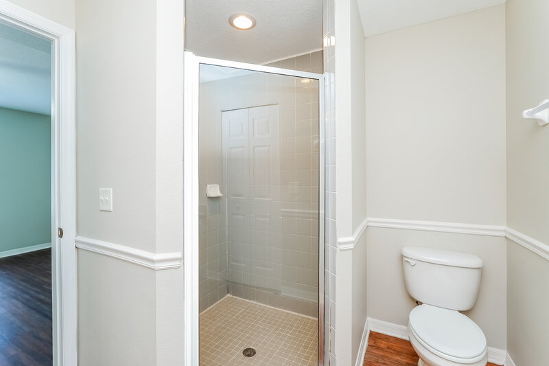 1,920/Mo, 2117 Pleasure Run Dr Ruskin, FL 33570 Main Bathroom View