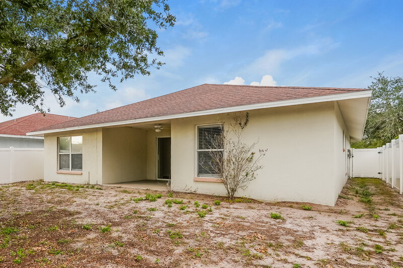 1,920/Mo, 2117 Pleasure Run Dr Ruskin, FL 33570 Rear View