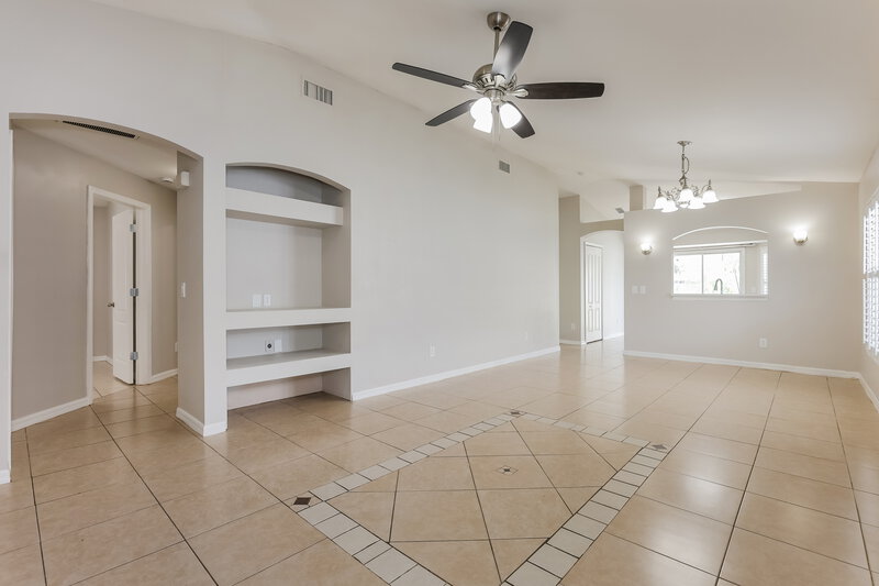 2,065/Mo, 2614 Lansbury Pl Seffner, FL 33584 Living Room View