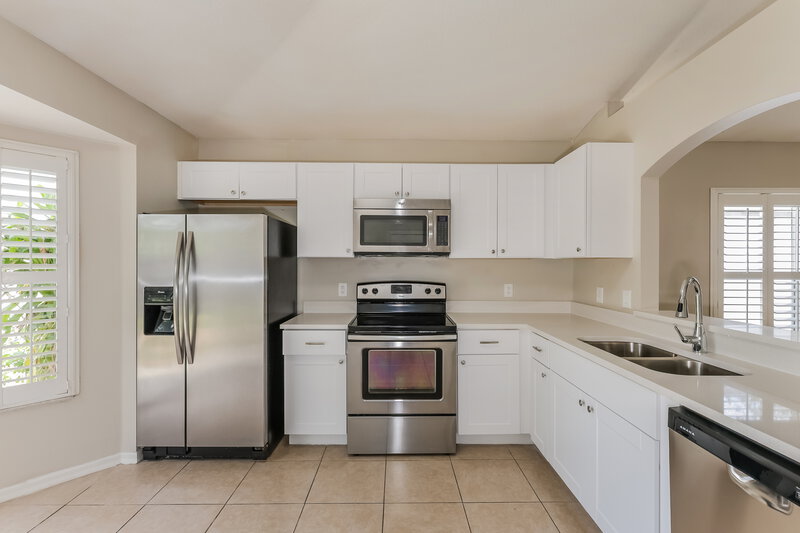 2,065/Mo, 2614 Lansbury Pl Seffner, FL 33584 Kitchen View