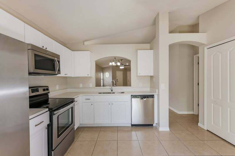 2,065/Mo, 2614 Lansbury Pl Seffner, FL 33584 Kitchen View 3