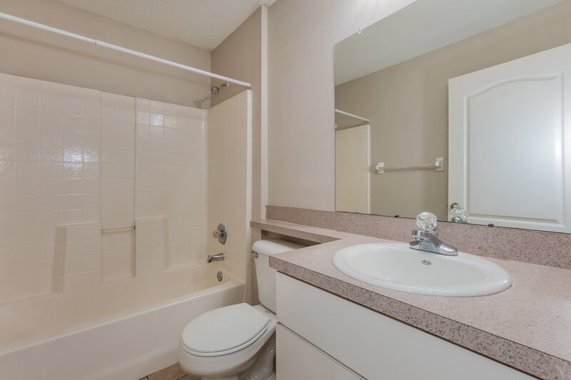 2,065/Mo, 2614 Lansbury Pl Seffner, FL 33584 Bathroom View