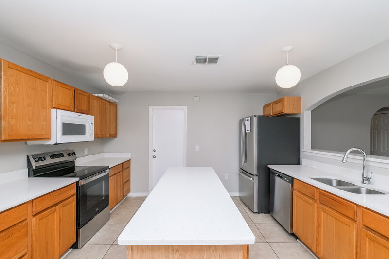 2,270/Mo, 6300 Tabogi Trl Wesley Chapel, FL 33545 Kitchen View