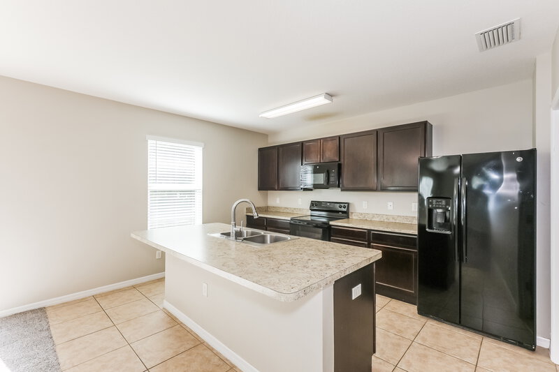 2,160/Mo, 6305 Merrifield Dr Zephyrhills, FL 33541 Kitchen View 2