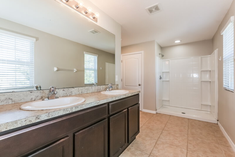 2,160/Mo, 6305 Merrifield Dr Zephyrhills, FL 33541 Main Bathroom View