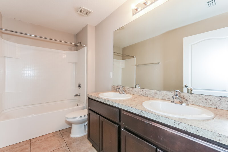 2,160/Mo, 6305 Merrifield Dr Zephyrhills, FL 33541 Bathroom View