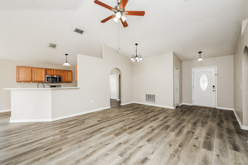 2,065/Mo, 12938 Bridleford Dr Gibsonton, FL 33534 Living Room View 3