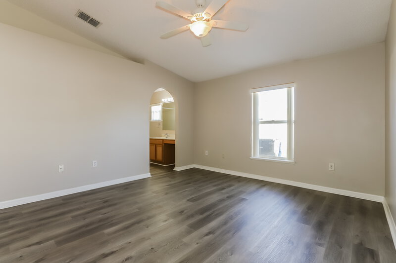 2,025/Mo, 12938 Bridleford Dr Gibsonton, FL 33534 Main Bedroom View