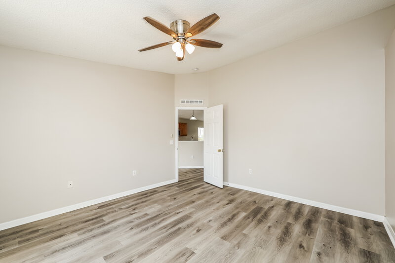 2,065/Mo, 12938 Bridleford Dr Gibsonton, FL 33534 Main Bedroom View 2