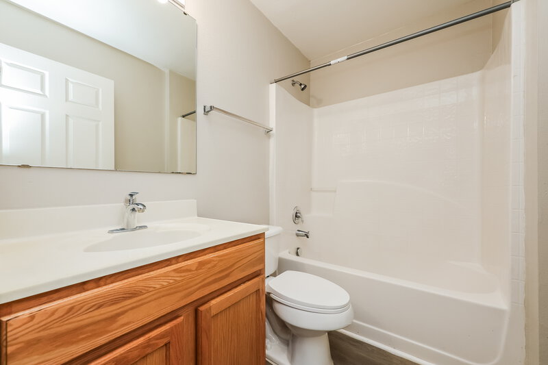2,065/Mo, 12938 Bridleford Dr Gibsonton, FL 33534 Bathroom View