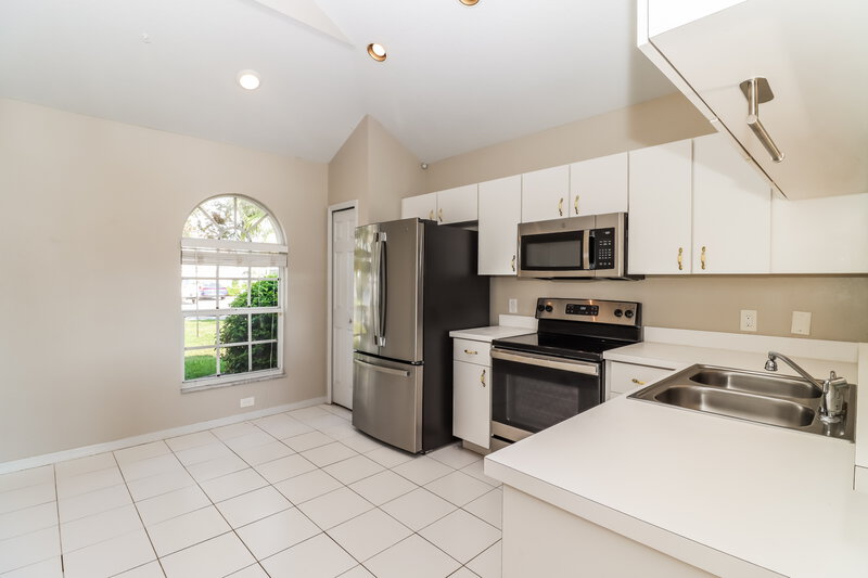 2,205/Mo, 4148 Savage Station Cir New Port Richey, FL 34653 Kitchen View