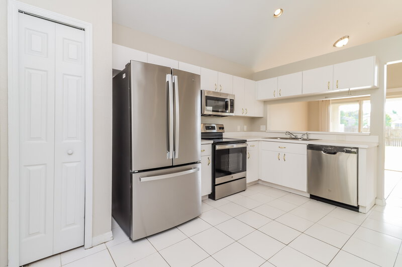 2,205/Mo, 4148 Savage Station Cir New Port Richey, FL 34653 Kitchen View 2