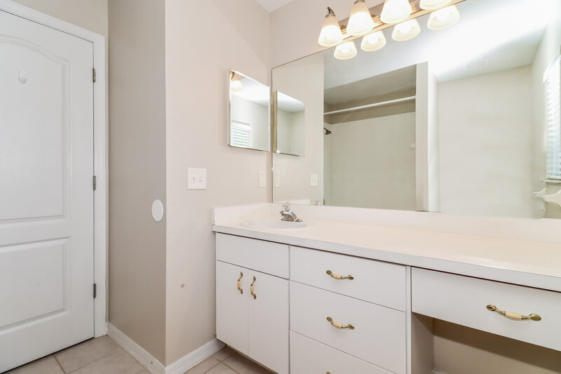 2,205/Mo, 4148 Savage Station Cir New Port Richey, FL 34653 Bathroom View