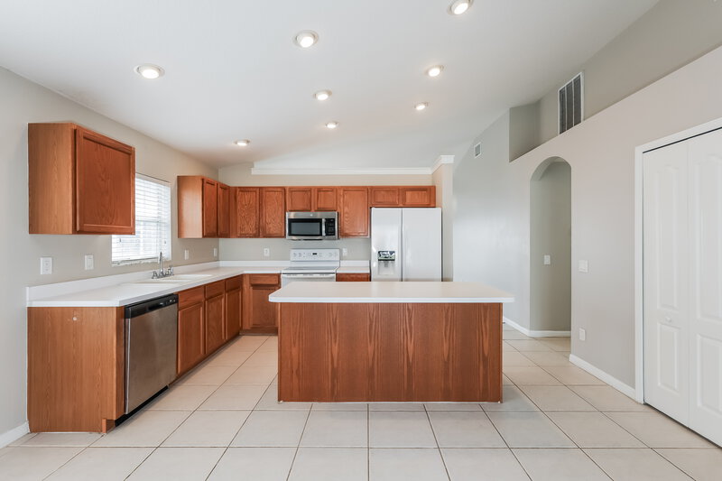 2,325/Mo, 31343 Heatherstone Dr Wesley Chapel, FL 33543 Kitchen View 2