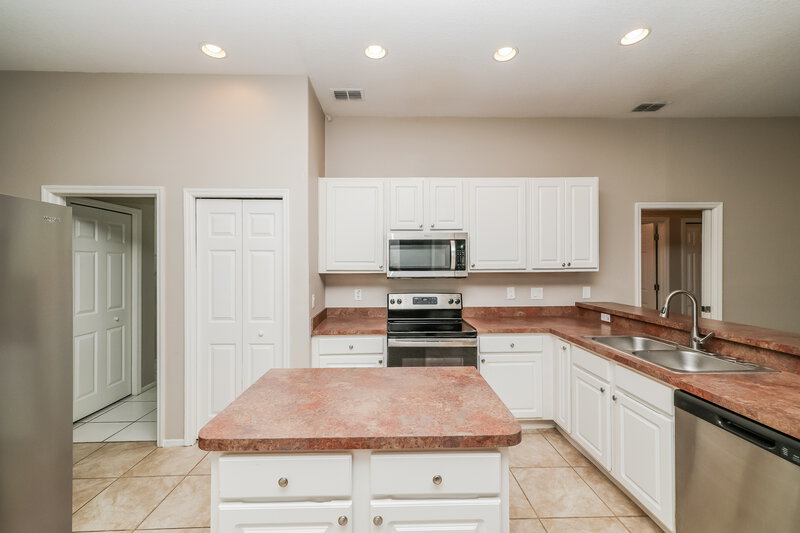 2,595/Mo, 1326 Kinsmere Dr Trinity, FL 34655 Kitchen View