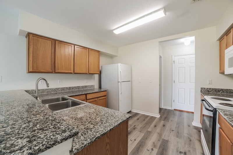 2,315/Mo, 10803 Summerton Dr Riverview, FL 33579 Kitchen View