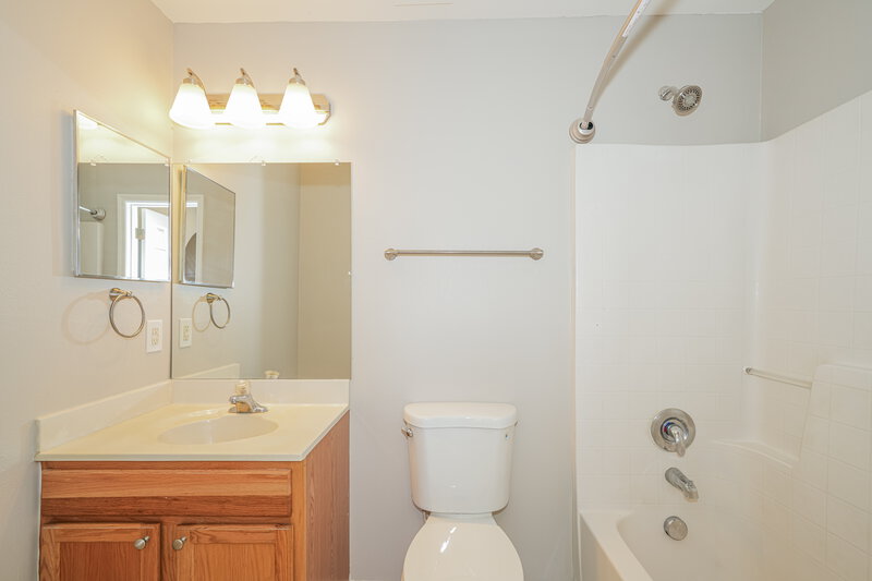 3,640/Mo, 13809 Gentle Woods Ave Riverview, FL 33569 Main Bathroom View
