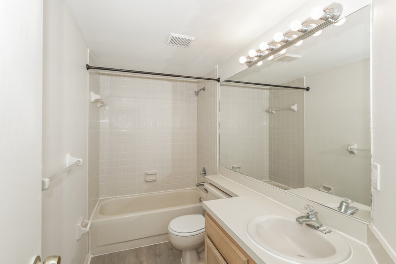 2,365/Mo, 10148 Cedar Dune Dr Tampa, FL 33624 Bathroom View