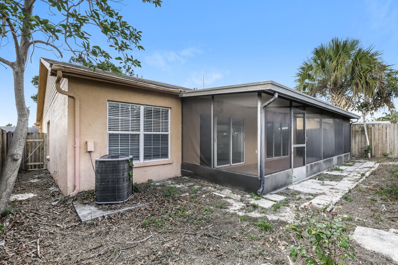 2,365/Mo, 10148 Cedar Dune Dr Tampa, FL 33624 Rear View