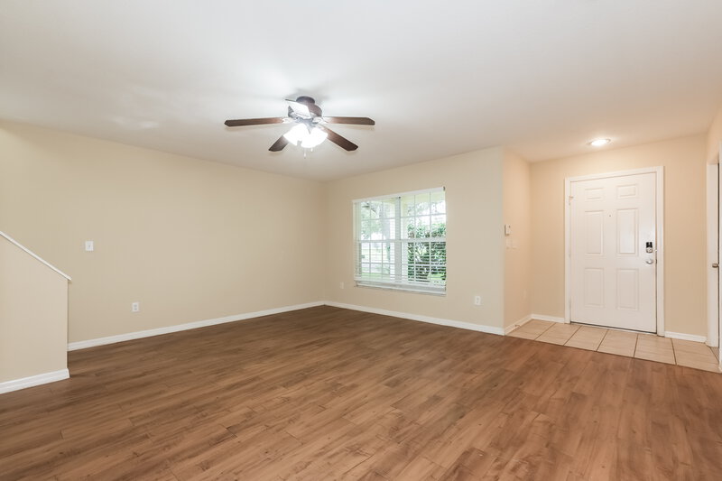 2,095/Mo, 6221 Kiteridge Dr Lithia, FL 33547 Living Room View 2