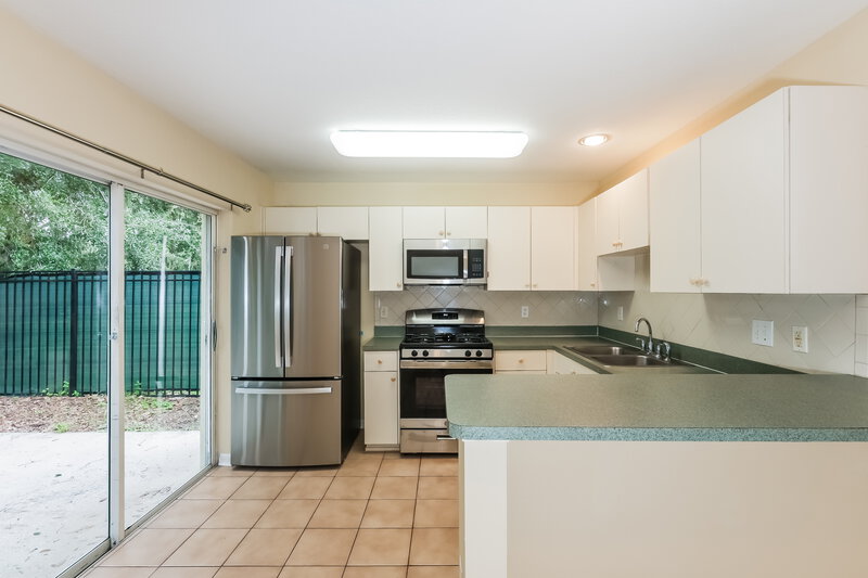 2,095/Mo, 6221 Kiteridge Dr Lithia, FL 33547 Kitchen View